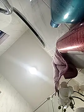 BabyCaramel18 online show from October 29, 2025, 12:40 pm