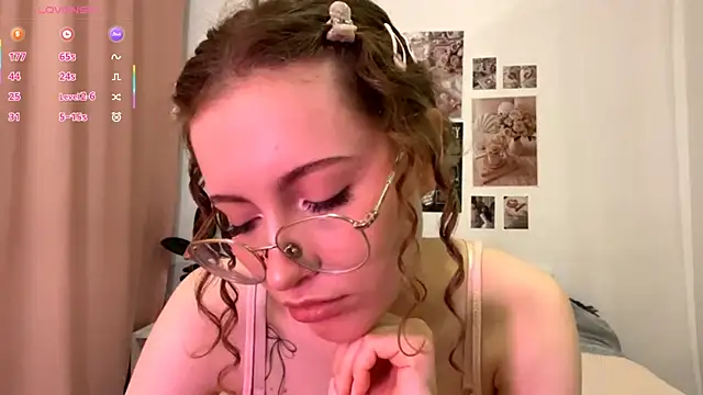 Kira Sanders online show from November 23, 2025, 4:29 pm