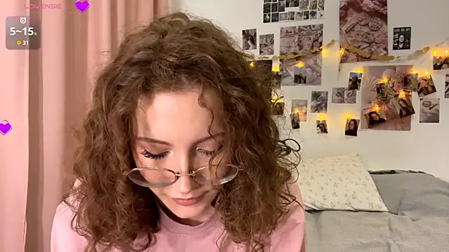 Kira Sanders online show from November 30, 2025, 5:39 pm