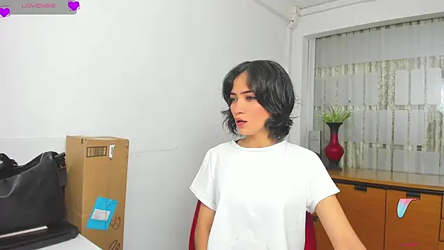 chloehanna online show from November 16, 2025, 2:22 pm