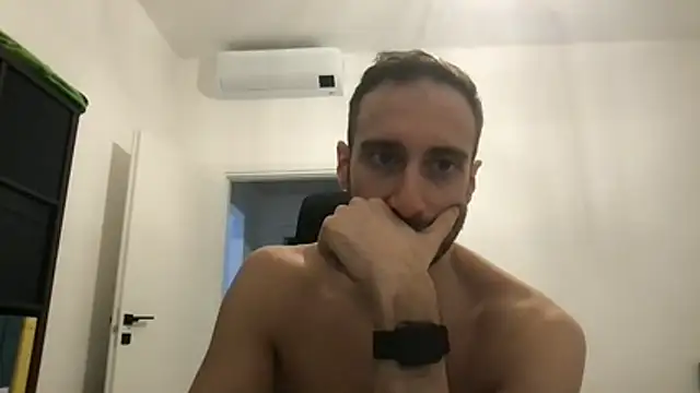 Snapshot of LukaShyGuy chatting on January 15, 2026, 7:39 pm LukaShyGuy online show from January 15, 2026, 7:39 pm