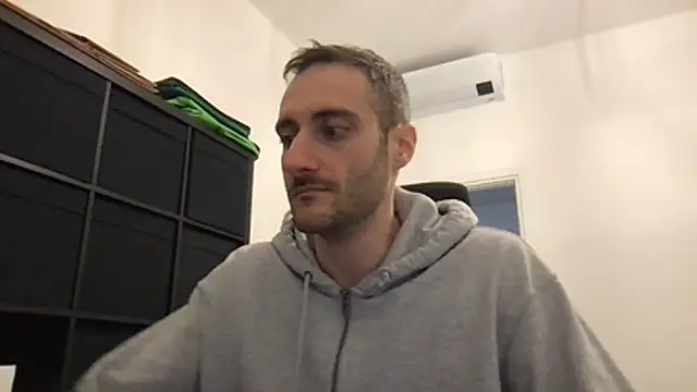 Snapshot of LukaShyGuy chatting on February 9, 2026, 9:41 pm LukaShyGuy online show from February 9, 2026, 9:41 pm