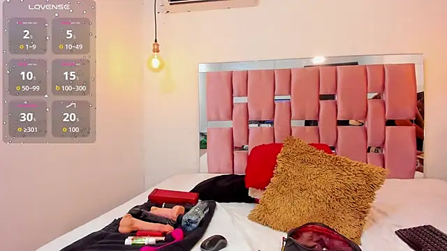 samantaawolf online show from November 15, 2025, 8:05 pm