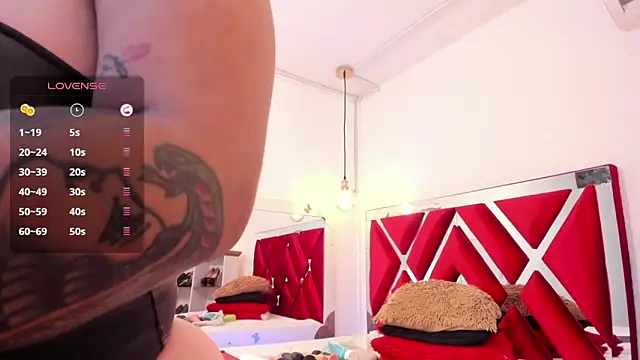 samantaawolf online show from November 28, 2025, 8:33 pm