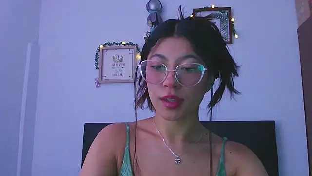 Snapshot of LissyM chatting on December 1, 2025, 12:21 pm LissyM online show from December 1, 2025, 12:21 pm