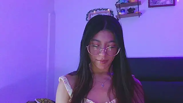 Snapshot of LissyM chatting on December 19, 2025, 9:22 pm LissyM online show from December 19, 2025, 9:22 pm