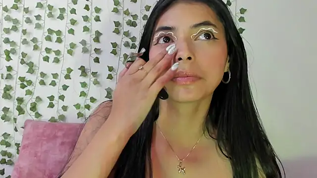 miadaviesx online show from December 17, 2025, 8:26 pm