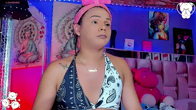 Zulema Zahirx online show from November 6, 2025, 2:23 am