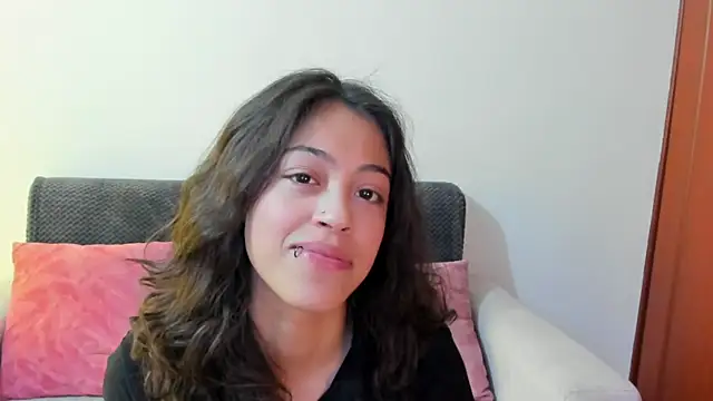 emily jonessxx online show from November 24, 2025, 7:13 pm