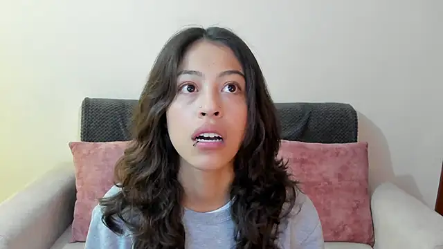 emily jonessxx online show from December 5, 2025, 1:31 pm