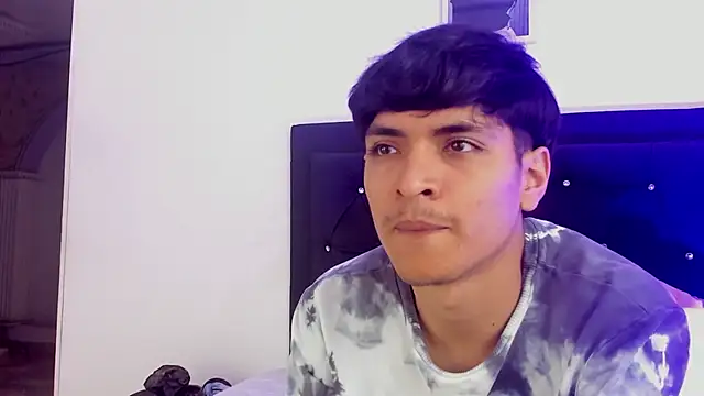 Snapshot of MATEO_URIBE chatting on October 23, 2025, 4:12 am MATEO URIBE online show from October 23, 2025, 4:12 am