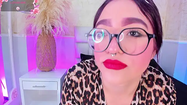 Snapshot of AlmaLopez_ chatting on December 13, 2025, 7:53 pm AlmaLopez online show from December 13, 2025, 7:53 pm