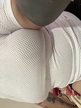 abby-hiltton online show from November 1, 2025, 8:33 pm