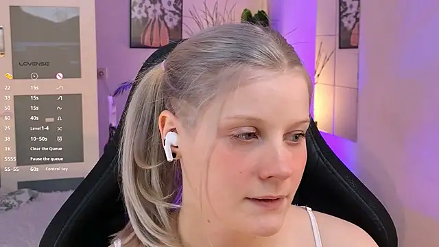 ShineJoan online show from November 21, 2025, 9:46 pm