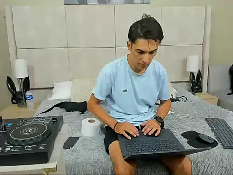 Snapshot of jupiter_333 chatting on December 1, 2025, 5:18 pm jupiter 333 online show from December 1, 2025, 5:18 pm