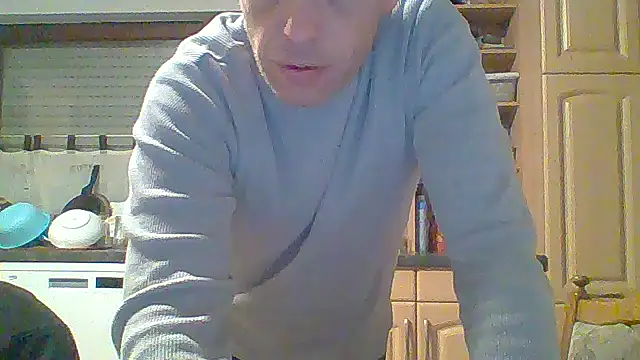 Snapshot of tommy3300 chatting on November 6, 2025, 4:46 am tommy3300 online show from November 6, 2025, 4:46 am