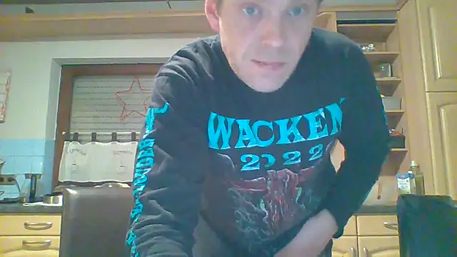 Snapshot of tommy3300 chatting on December 22, 2025, 6:21 am tommy3300 online show from December 22, 2025, 6:21 am