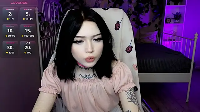 Emma Kirks online show from November 6, 2025, 10:38 am