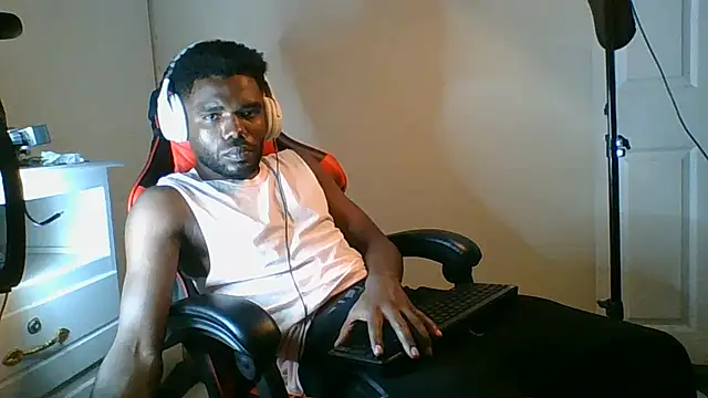 Suamyst 25 online show from May 28, 2026, 4:43 am