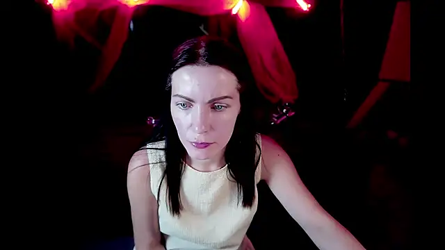 SofieMoons online show from November 11, 2025, 2:06 pm