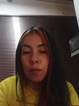 lili hiugs online show from November 6, 2025, 2:45 am