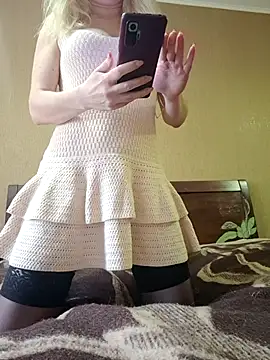 SelinaLovqx online show from May 18, 2026, 7:47 am
