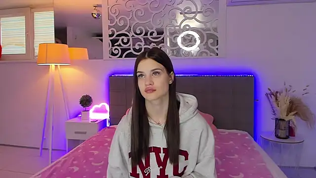 LuisaClover online show from January 11, 2026, 1:05 pm