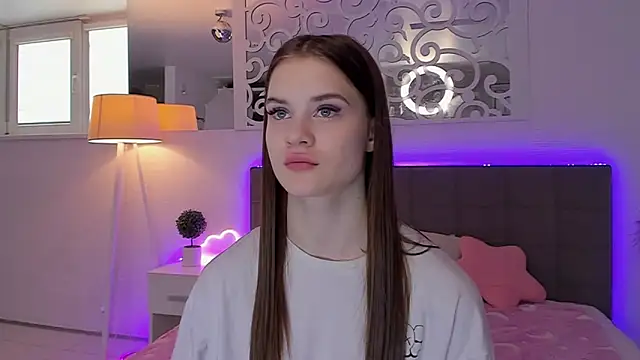 LuisaClover online show from March 31, 2026, 12:16 pm