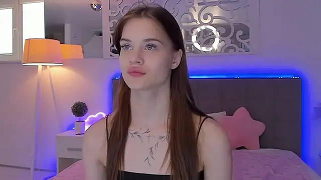 LuisaClover online show from April 7, 2026, 12:05 pm