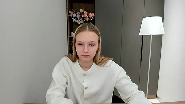 Snapshot of ElissaGlod chatting on October 23, 2025, 6:45 am ElissaGlod online show from October 23, 2025, 6:45 am