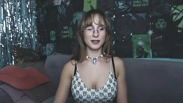 Snapshot of AlishaKellyi chatting on November 15, 2025, 2:13 pm AlishaKellyi online show from November 15, 2025, 2:13 pm