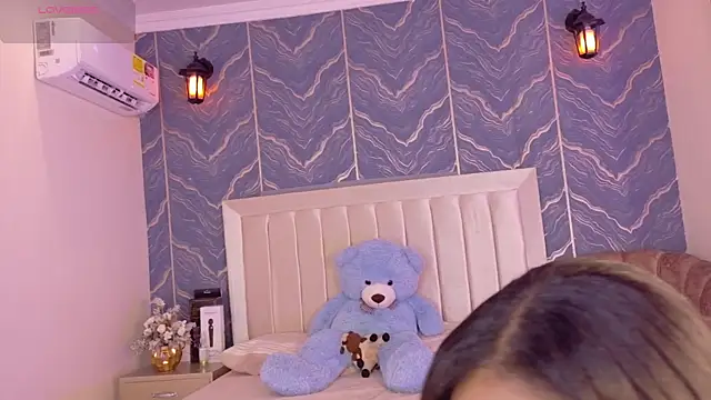 iam nicolle online show from November 28, 2025, 12:41 pm