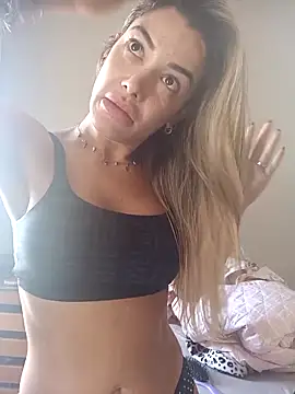 Snapshot of DESIRIE0609 chatting on November 6, 2025, 2:40 pm DESIRIE0609 online show from November 6, 2025, 2:40 pm