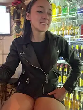 Lia  white online show from November 6, 2025, 1:28 am