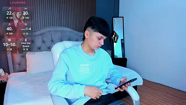 Maxii18  online show from October 28, 2025, 1:47 pm