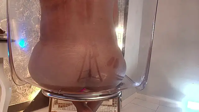 NaomiQueents online show from November 1, 2025, 1:46 pm