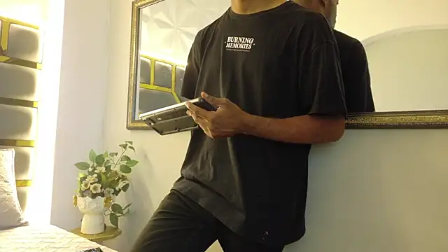 Snapshot of Neytanmalcon chatting on October 31, 2025, 8:43 pm Neytanmalcon online show from October 31, 2025, 8:43 pm