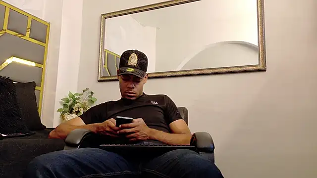 Snapshot of Neytanmalcon chatting on December 3, 2025, 8:40 pm Neytanmalcon online show from December 3, 2025, 8:40 pm