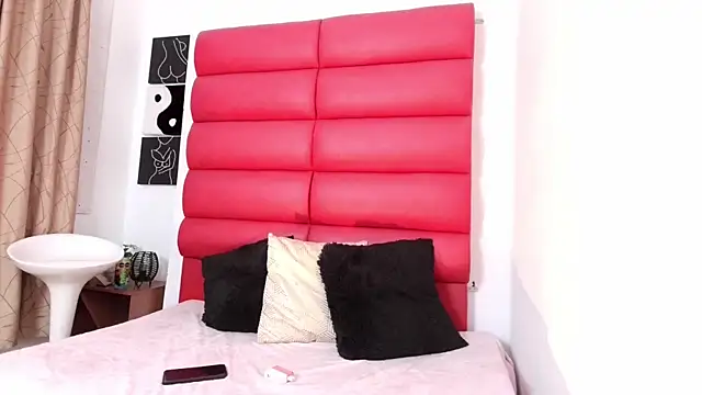 oliviamonroe online show from November 5, 2025, 9:26 pm