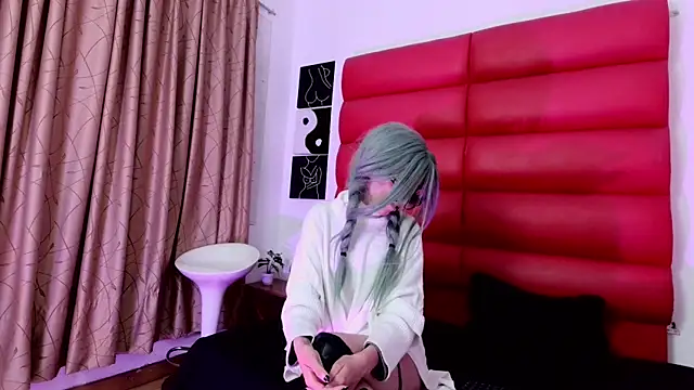 oliviamonroe online show from November 14, 2025, 9:41 am