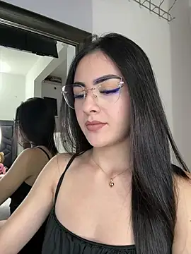 Snapshot of IslaCole chatting on February 1, 2026, 10:52 pm IslaCole online show from February 1, 2026, 10:52 pm