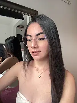 Snapshot of IslaCole chatting on February 2, 2026, 9:24 pm IslaCole online show from February 2, 2026, 9:24 pm