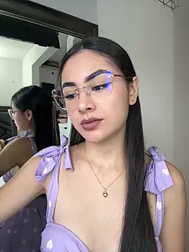 Snapshot of IslaCole chatting on February 25, 2026, 10:52 pm IslaCole online show from February 25, 2026, 10:52 pm