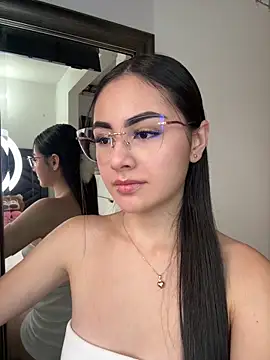 Snapshot of IslaCole chatting on March 9, 2026, 10:58 pm IslaCole online show from March 9, 2026, 10:58 pm