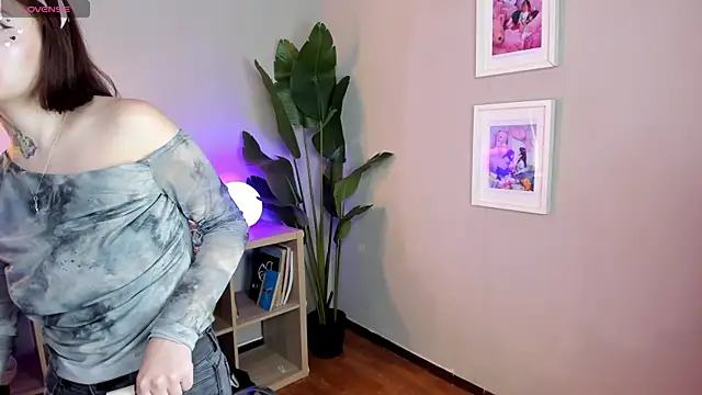 lexirouge   online show from October 30, 2025, 12:39 pm