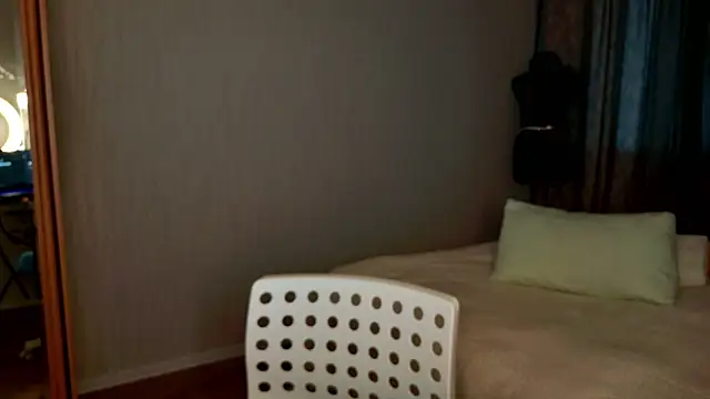 Snapshot of Kess-Edison chatting on November 13, 2025, 1:54 pm Kess-Edison online show from November 13, 2025, 1:54 pm