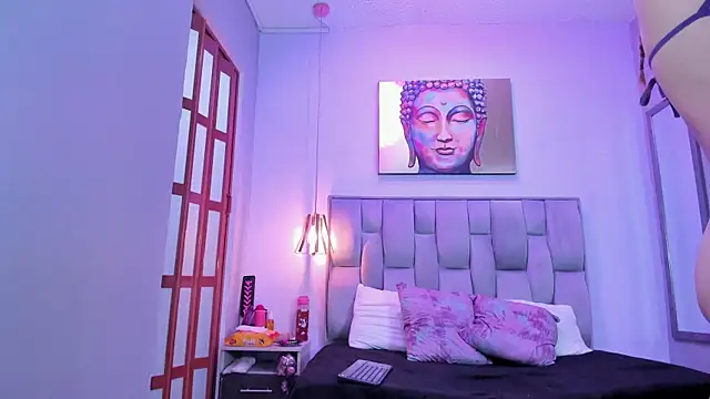 Snapshot of Violet-Storm- chatting on December 15, 2025, 10:25 pm Violet-Storm- online show from December 15, 2025, 10:25 pm