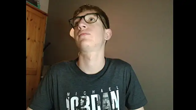 Snapshot of Erick_Taylor3 chatting on December 19, 2025, 7:54 pm Erick Taylor3 online show from December 19, 2025, 7:54 pm