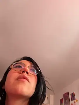 violetbunnyy1 online show from November 15, 2025, 4:14 pm