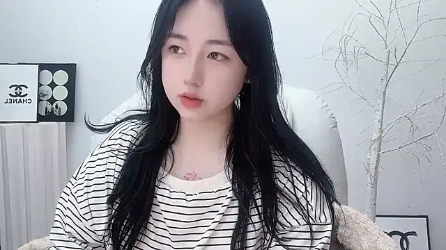 Love-hanzaizai718 online show from November 15, 2025, 1:07 pm